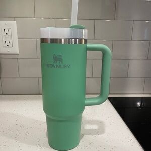 Stanley 30 oz Quencher H2.0 Flowstate Tumbler
